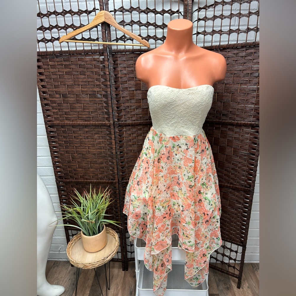 Almost famous Open Back Lace and pink Floral Strapless Dress